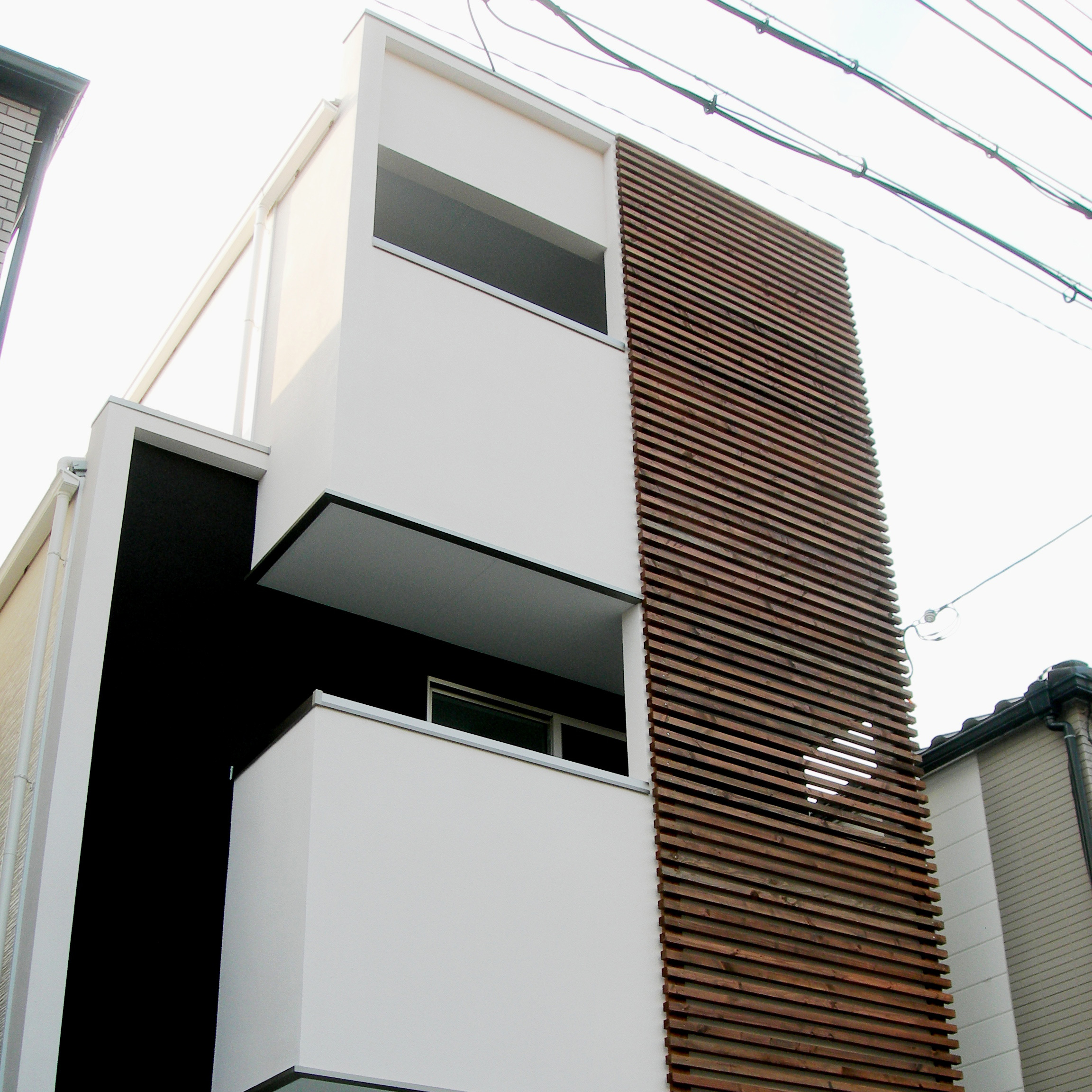 木製ルーバーのある3階建ての家 | 完成建物 | 尼崎市の注文住宅・工務店│アスモア(USMORE)-遊友建築工房